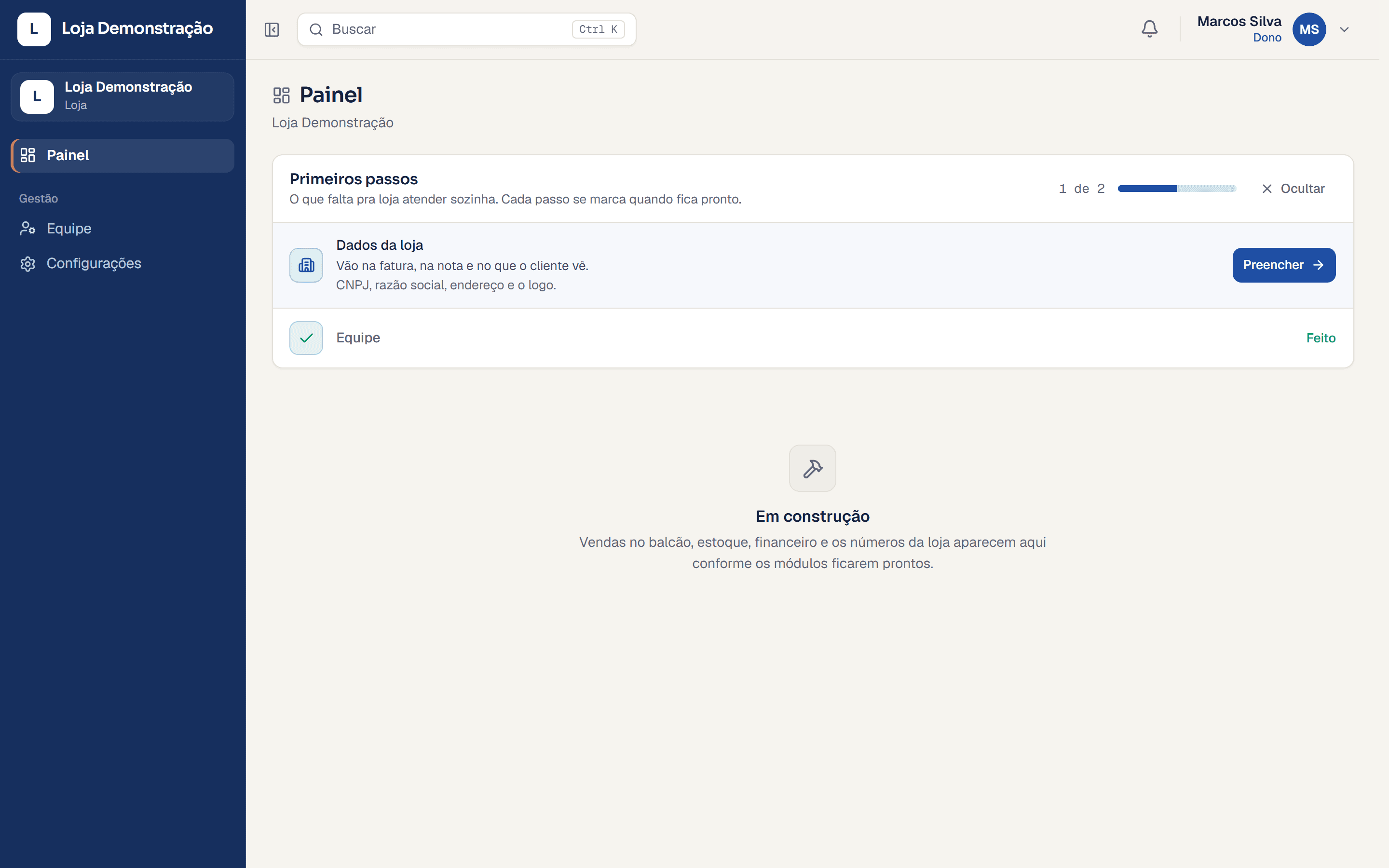 Painel do dono no navegador: menu azul-marinho, a lista de primeiros passos da loja e o menu lateral.